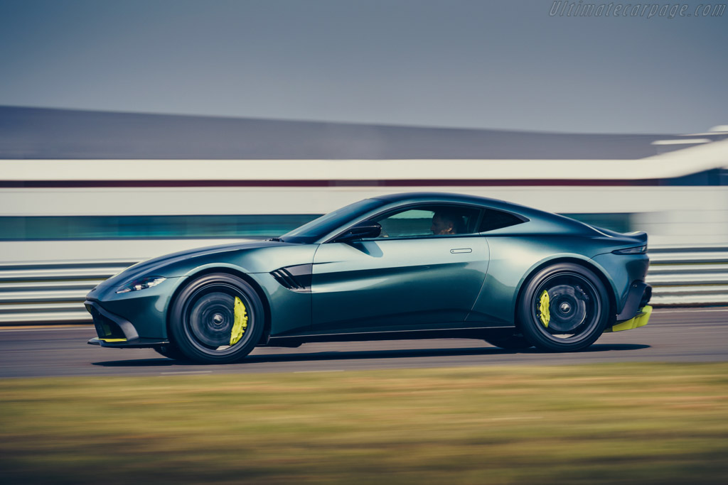 Aston Martin Vantage AMR