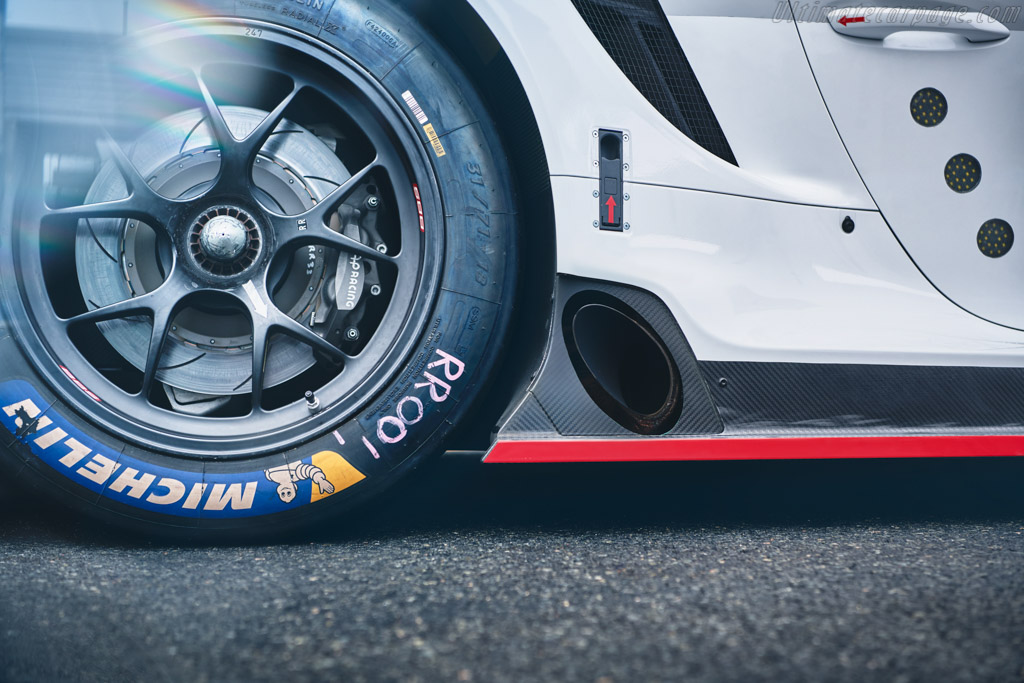 Porsche 911 RSR