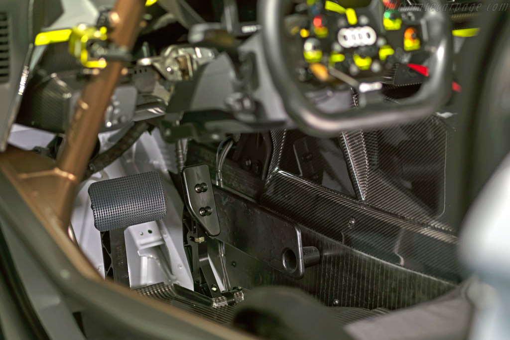Audi R8 LMS GT2