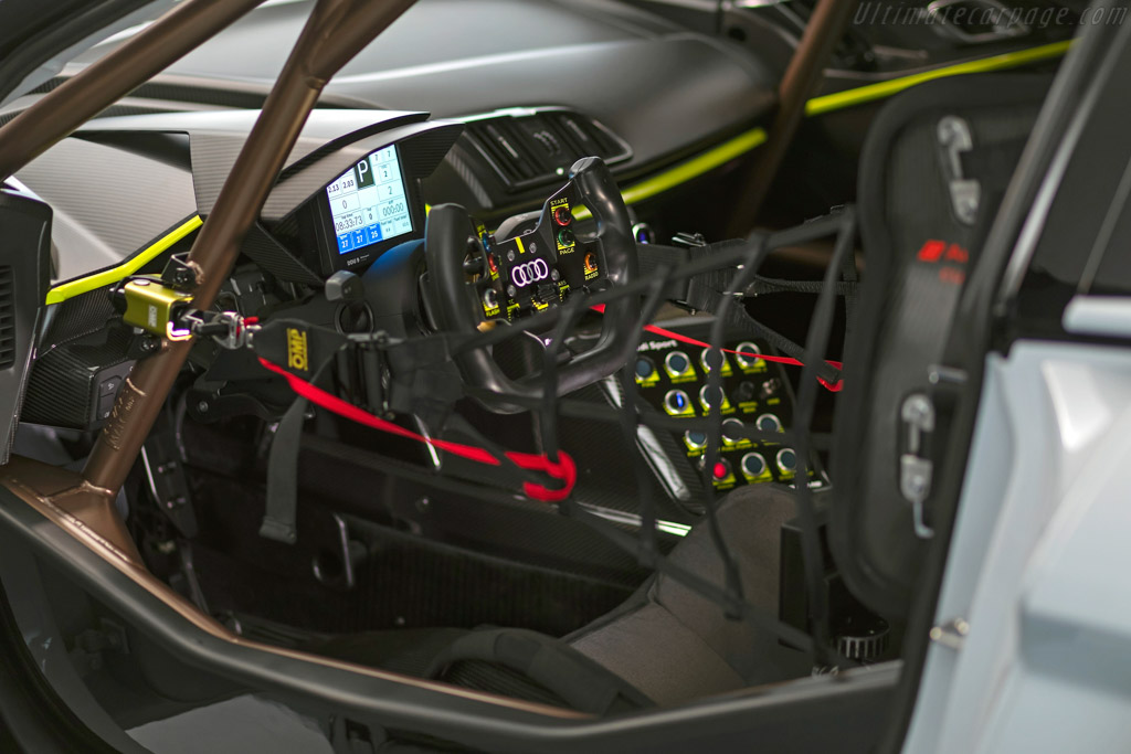 Audi R8 LMS GT2