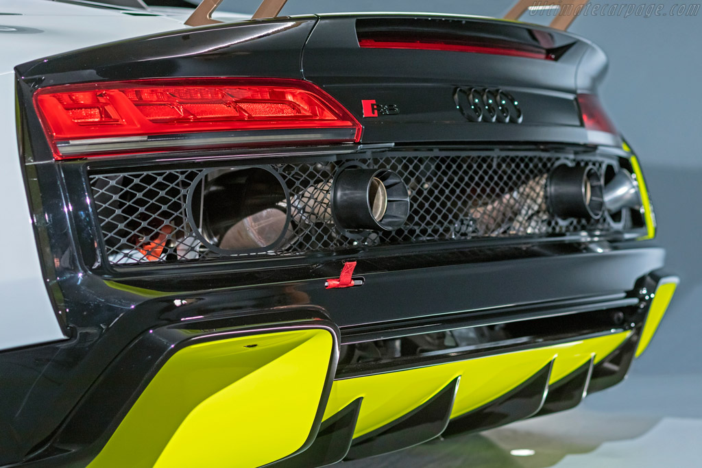 Audi R8 LMS GT2