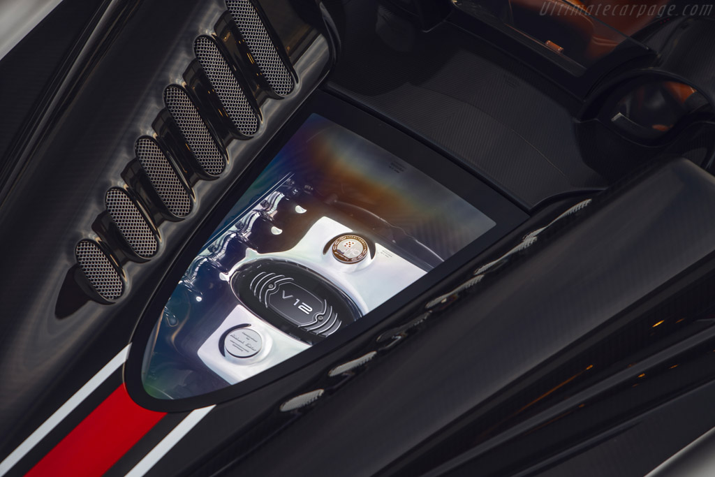 Pagani huayra салон