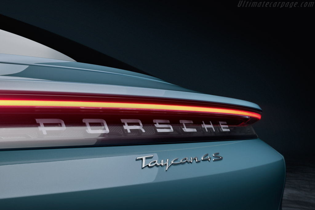 Porsche Taycan 4S