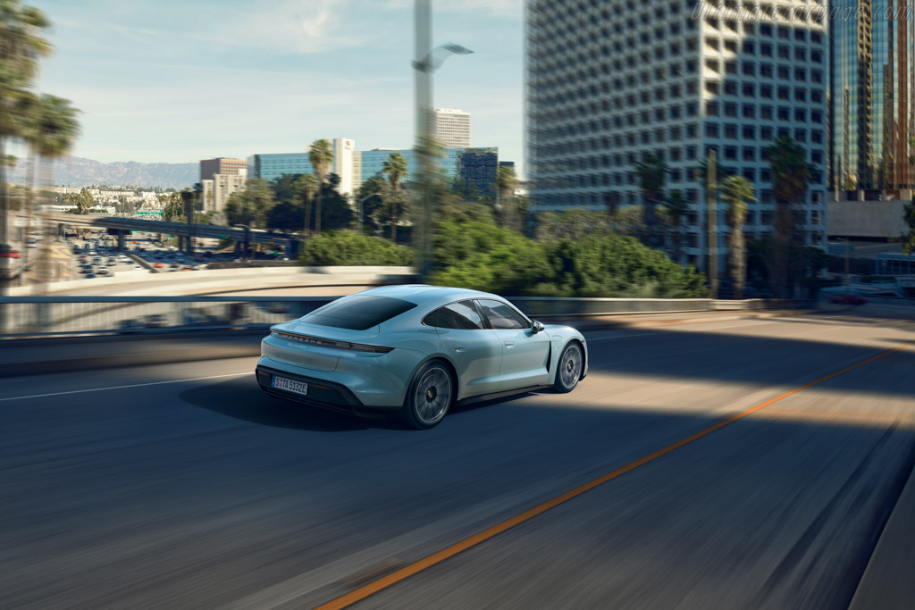 Porsche Taycan 4S