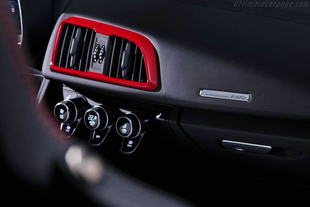 Audi R8 V10 RWD Spyder