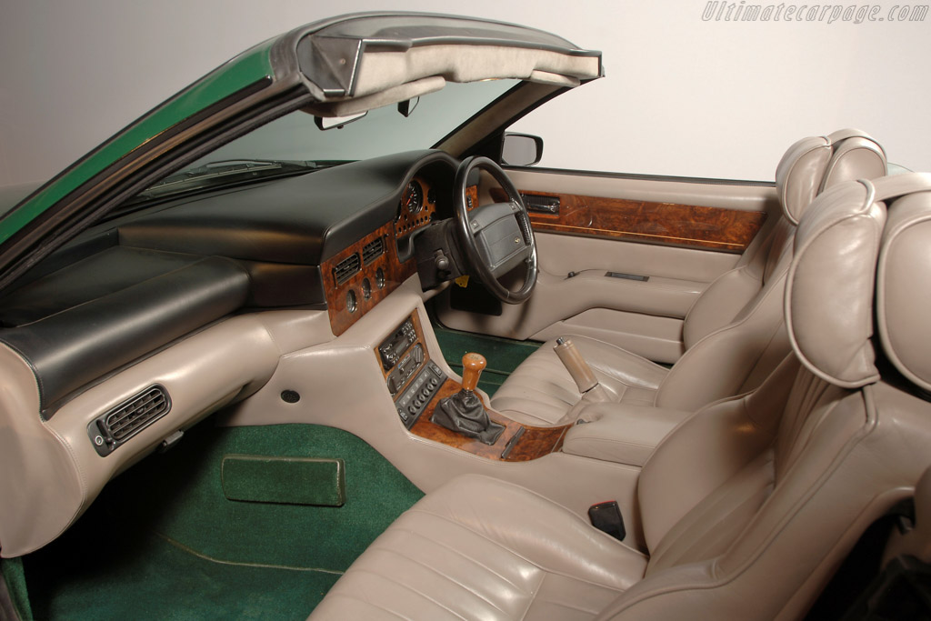 Aston Martin Virage 6.3 Volante