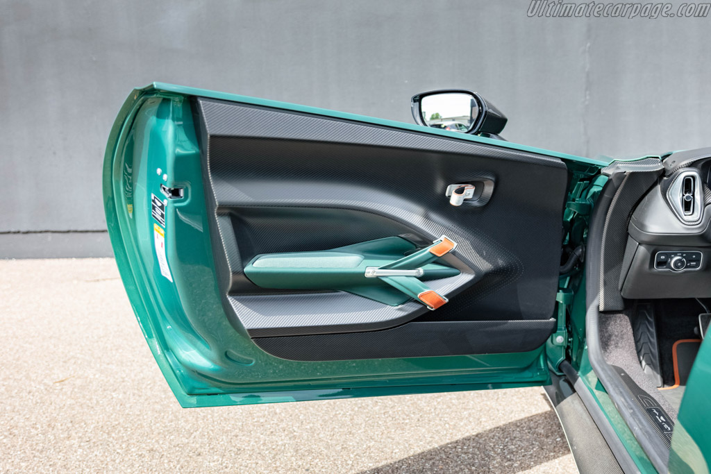 Aston Martin V12 Speedster