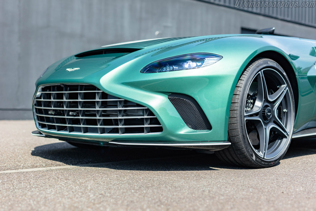 Aston Martin V12 Speedster