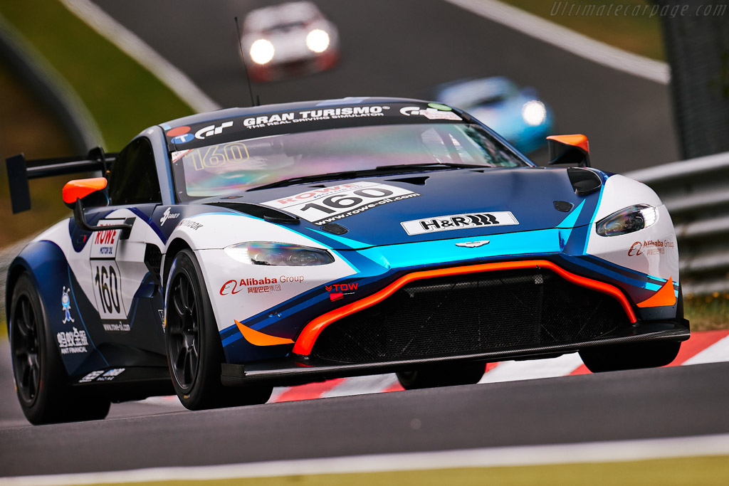 Aston Martin Vantage GT8R