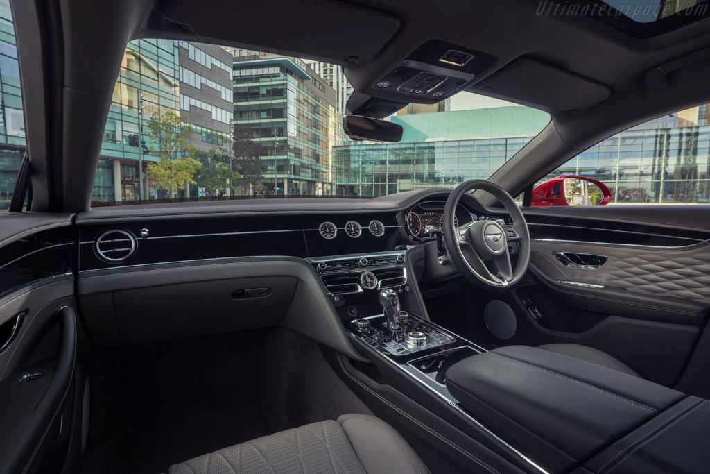 Bentley Flying Spur V8