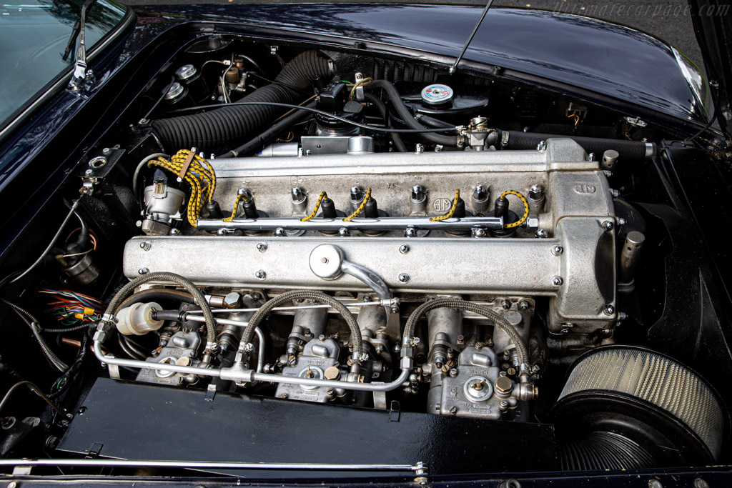 Aston Martin DB6 Vantage Volante
