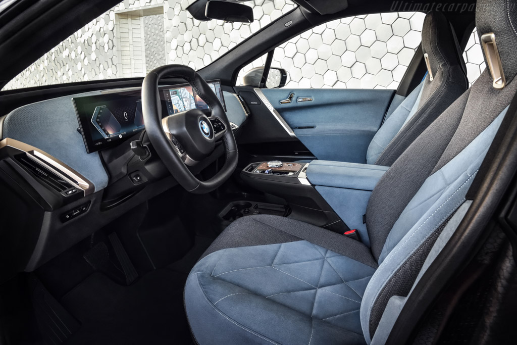 Bmw ix салон