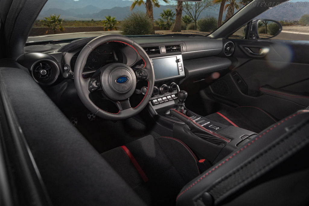 Subaru brz салон