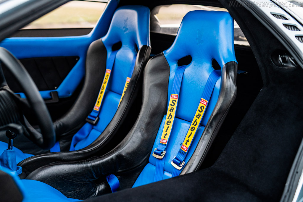 Isdera Commendatore 112i