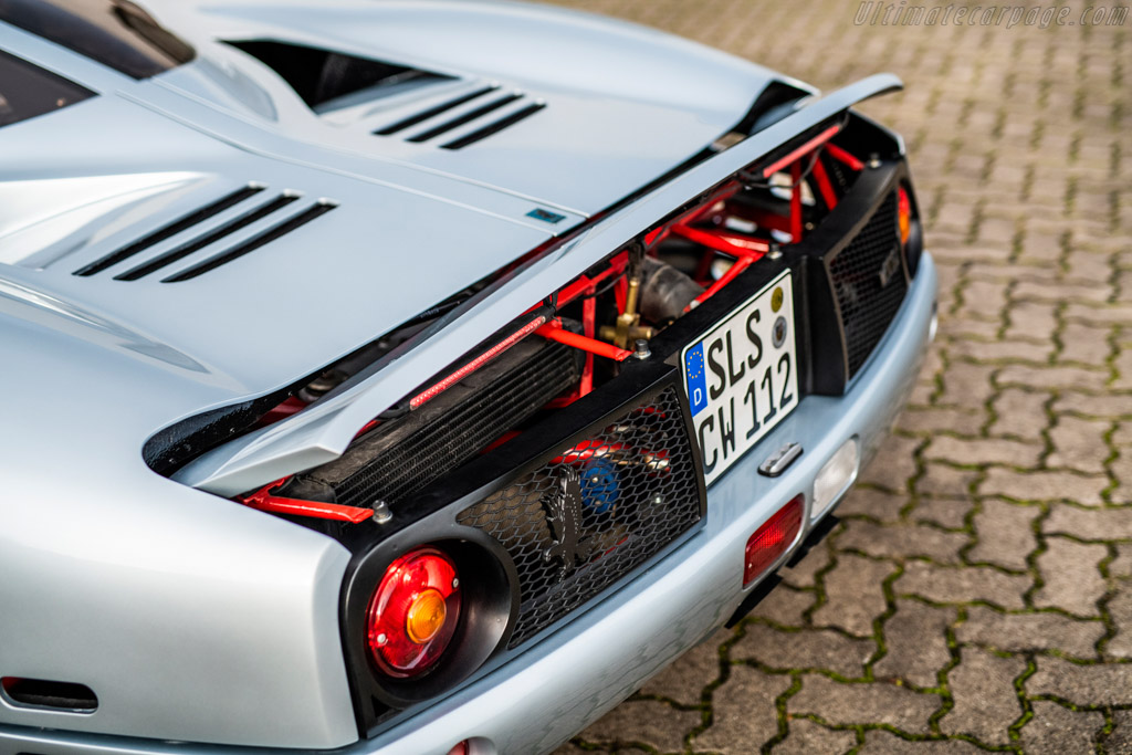 Isdera Commendatore 112i