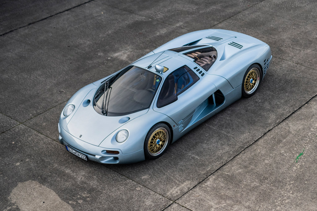 Isdera Commendatore 112i