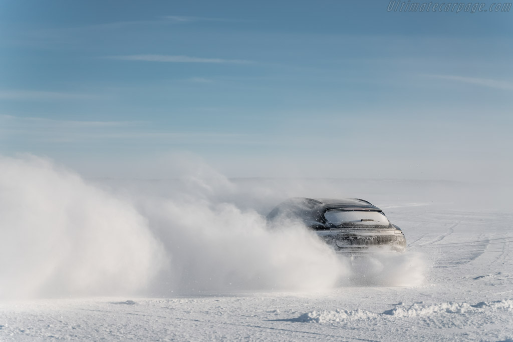 Porsche Taycan Turbo S Cross Turismo