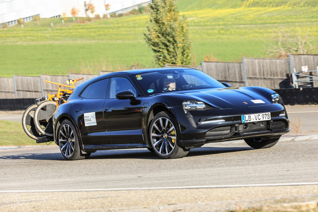 Porsche Taycan Turbo S Cross Turismo