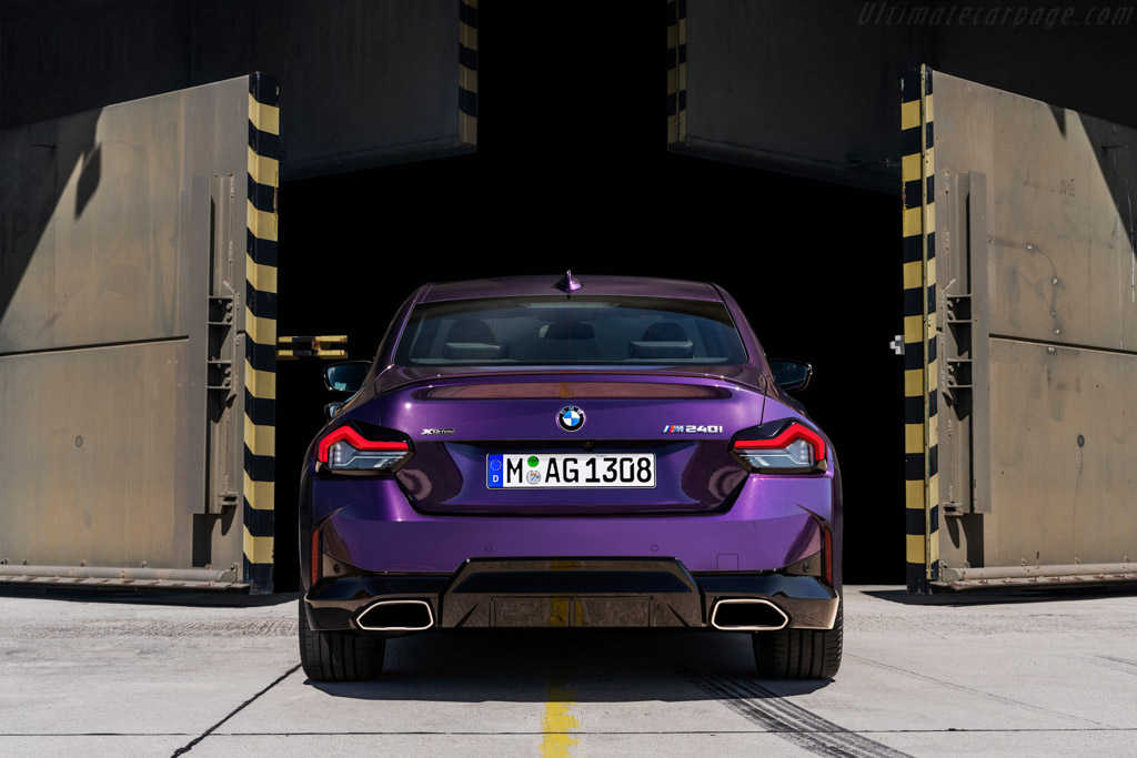 BMW M240i xDrive Coupe