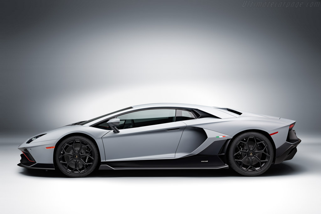 Lamborghini Aventador LP780-4 Ultimae Coupe