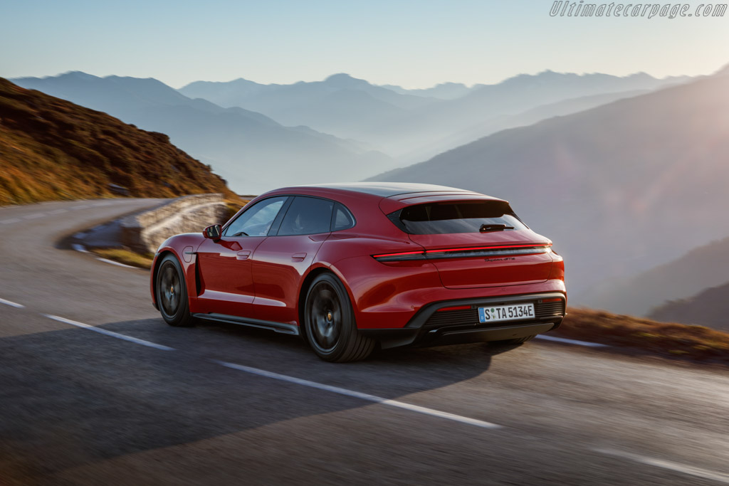 Porsche Taycan GTS Sport Turismo