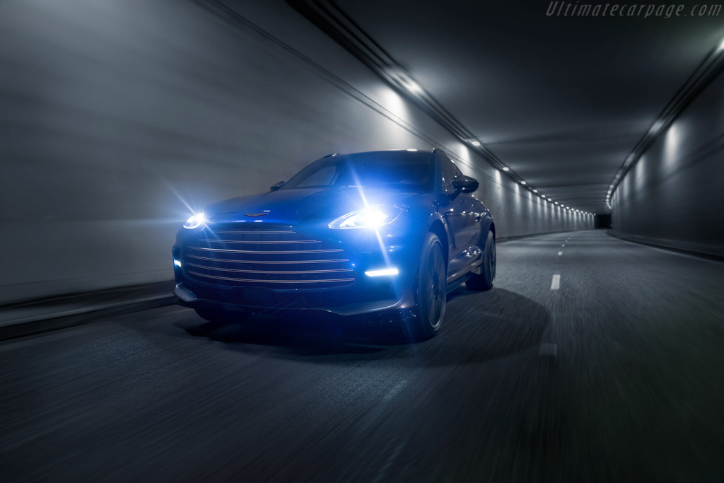 Aston Martin DBX707