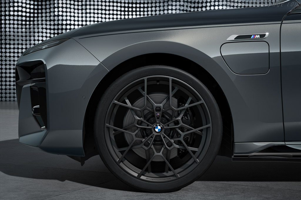 BMW M760e xDrive