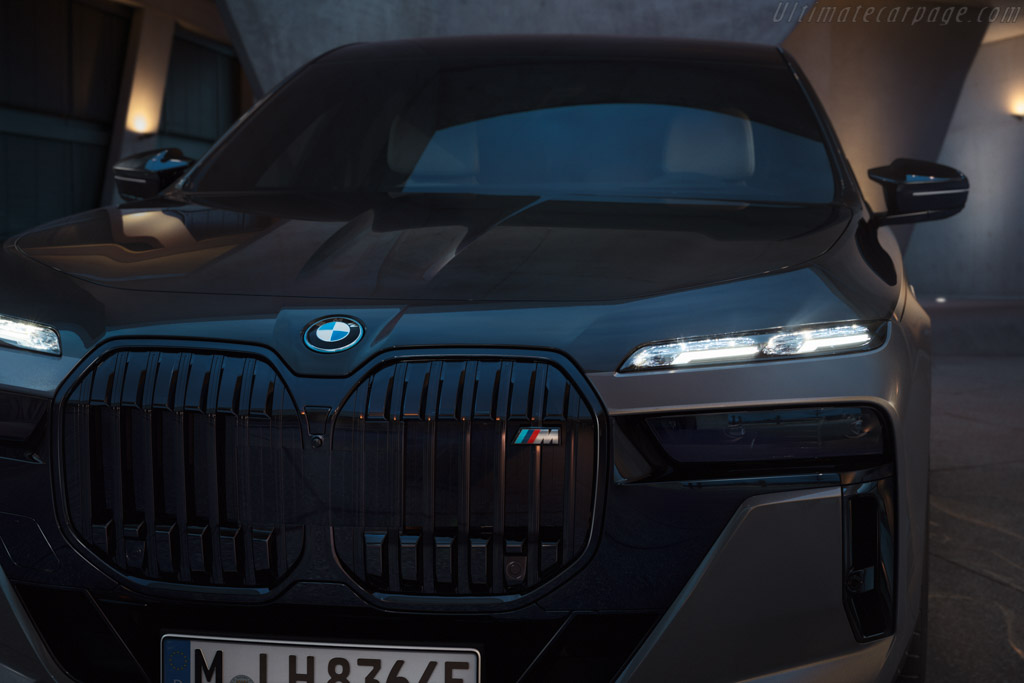 BMW M760e xDrive