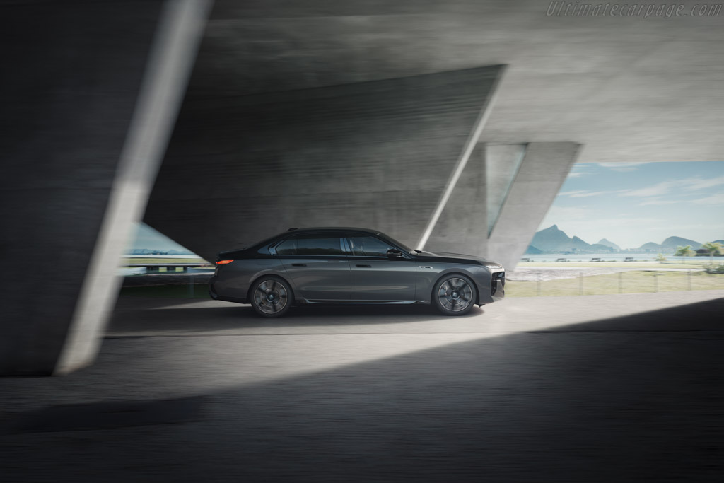 BMW M760e xDrive