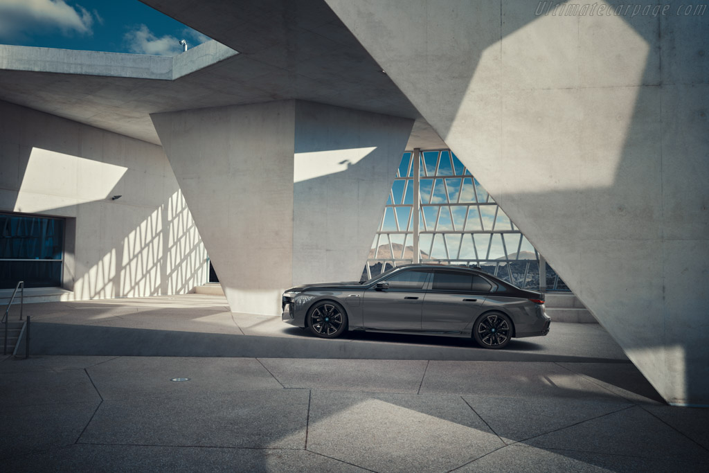 BMW M760e xDrive
