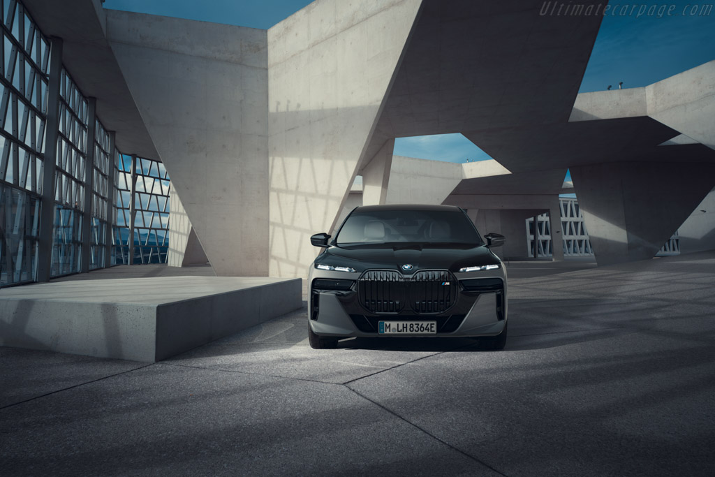 BMW M760e xDrive