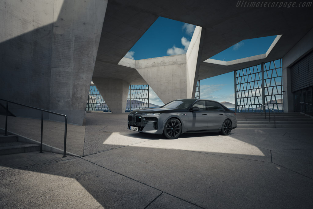 BMW M760e xDrive