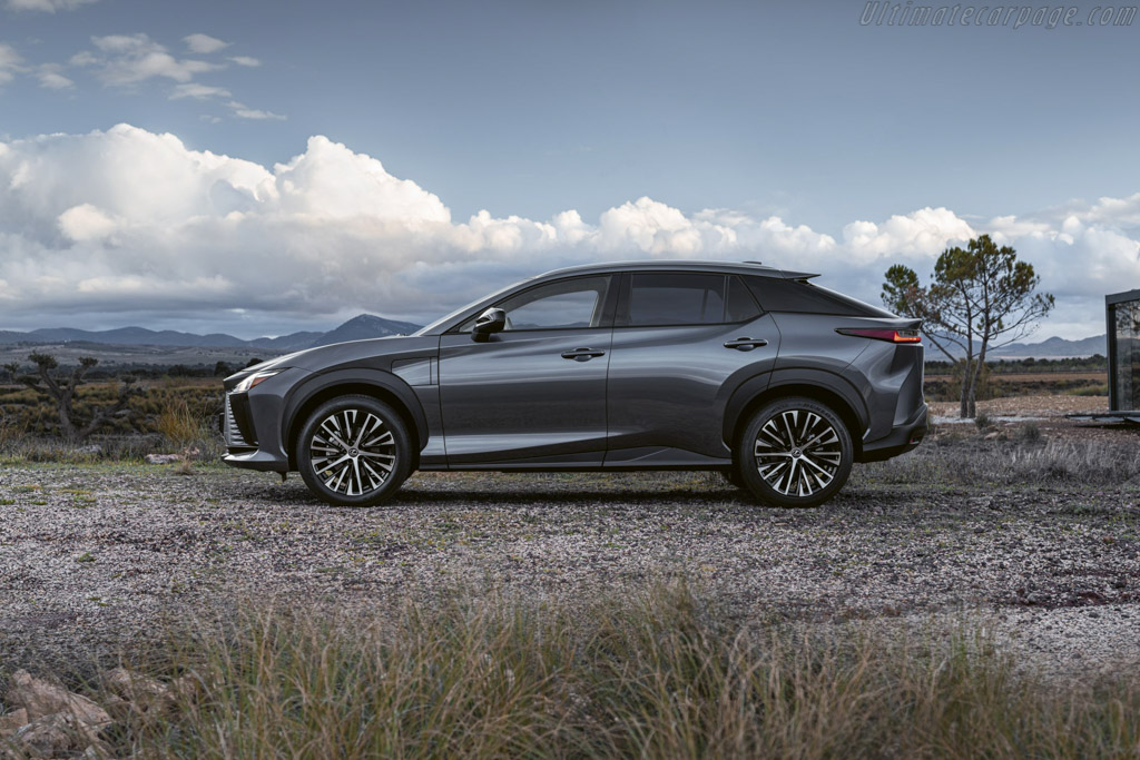 Lexus RZ 450e