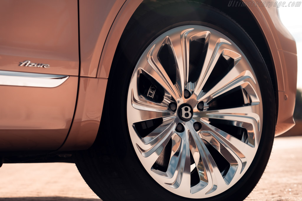 Bentley Bentayga V8 EWB