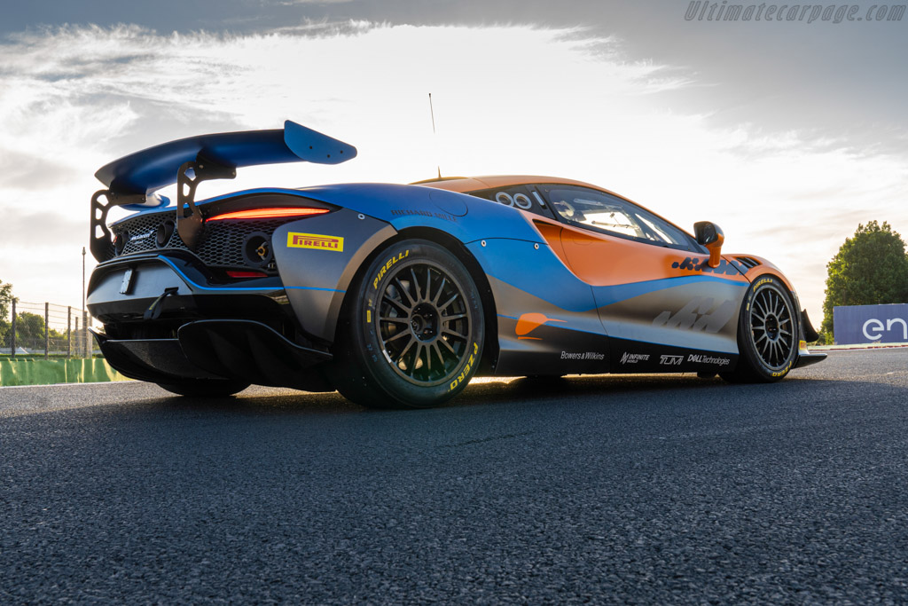 McLaren Artura GT4