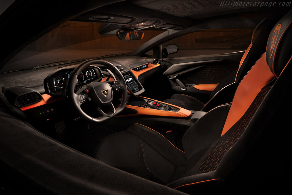 Lamborghini Revuelto