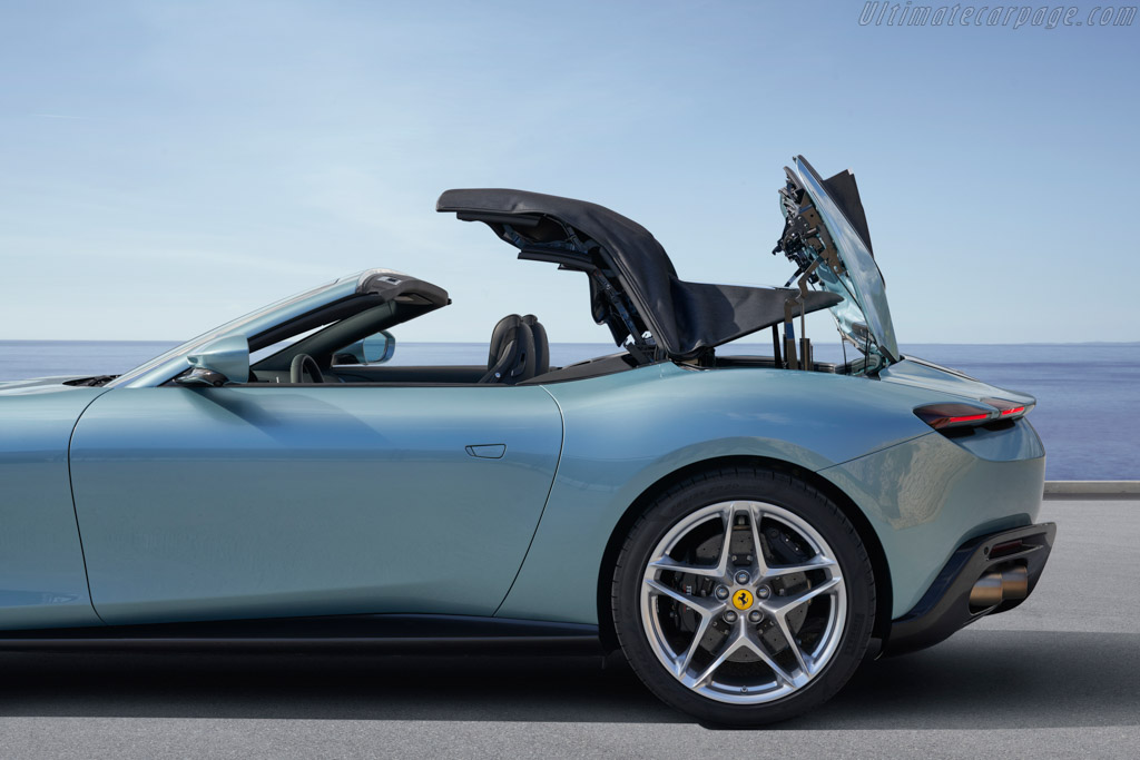 Ferrari Roma Spider