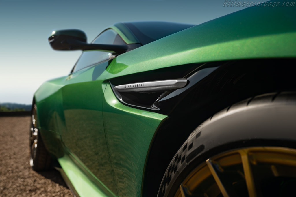 Aston Martin DB12 Coupe