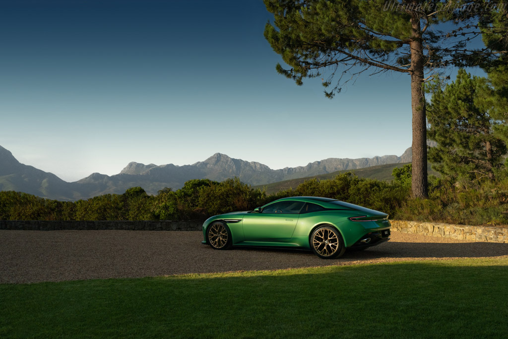 Aston Martin DB12 Coupe