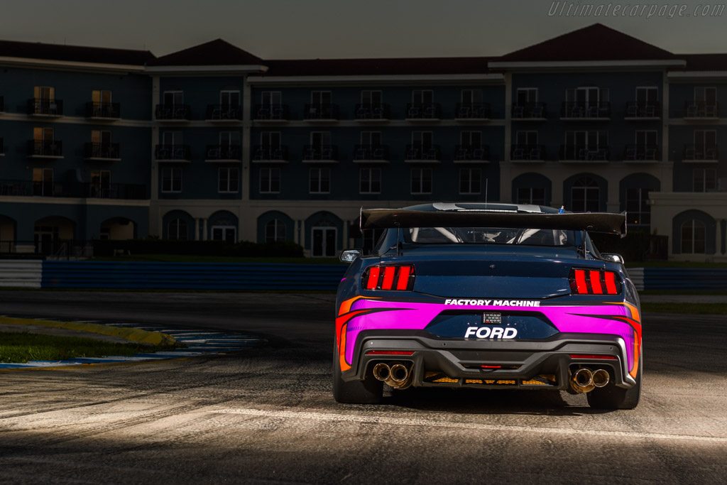 Ford Mustang GT4