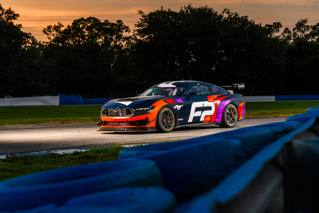 Ford Mustang GT4