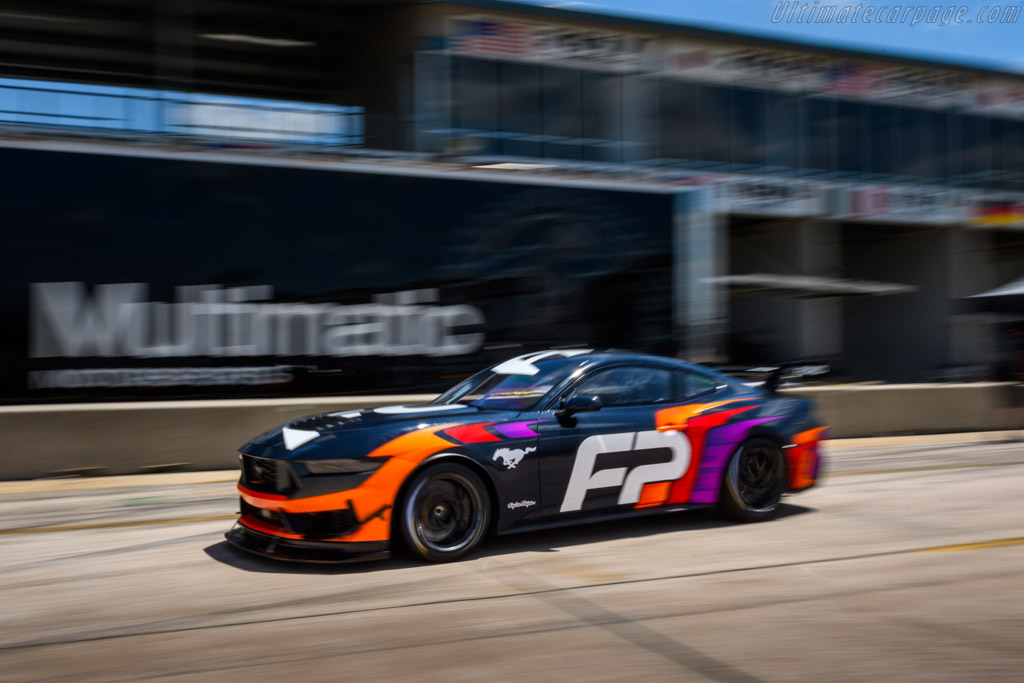 Ford Mustang GT4