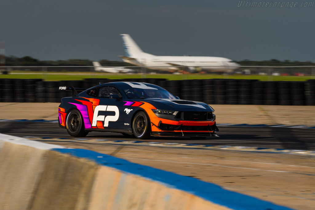 Ford Mustang GT4