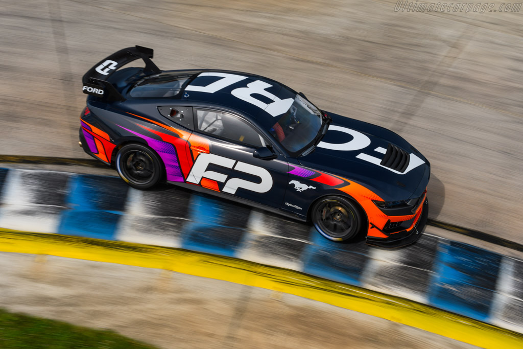 Ford Mustang GT4