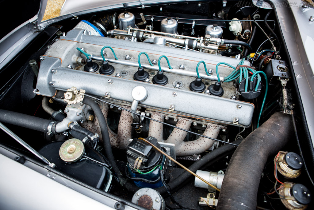 Aston Martin DB6 Volante