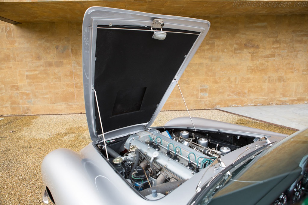 Aston Martin DB6 Volante
