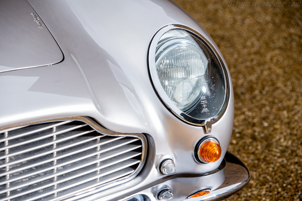 Aston Martin DB6 Volante