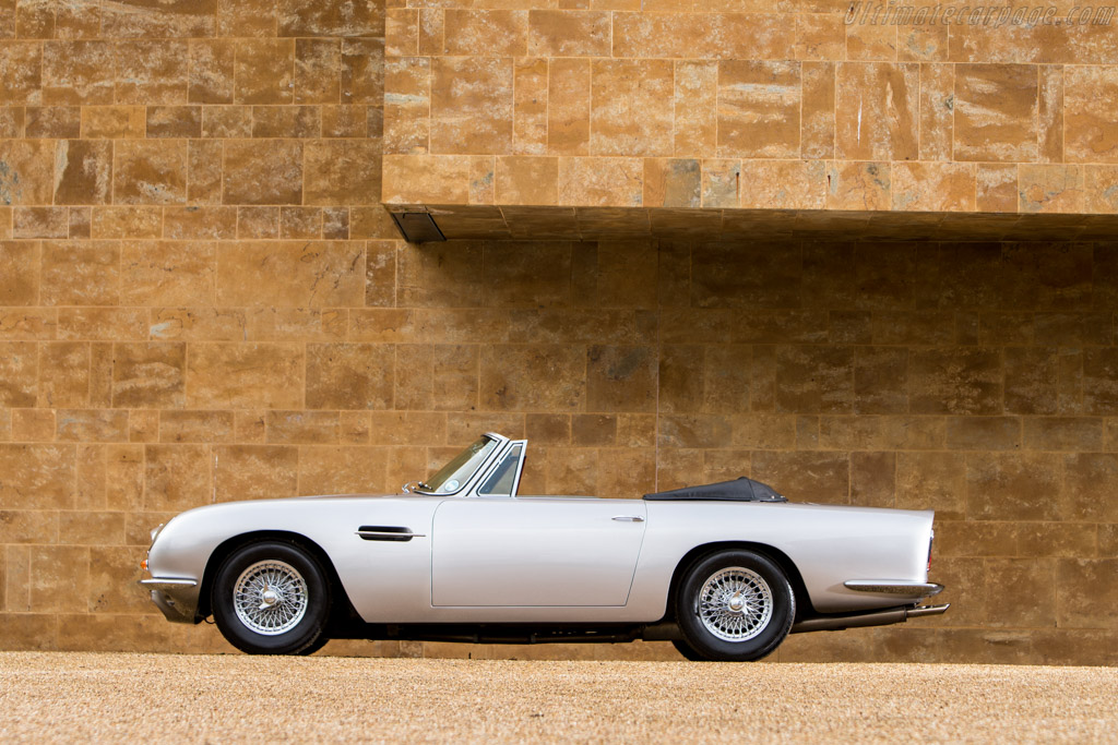 Aston Martin DB6 Volante