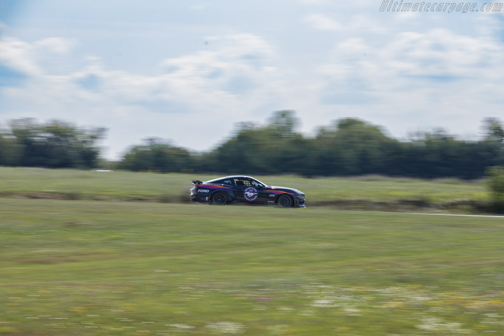 Ford Mustang Black Horse R