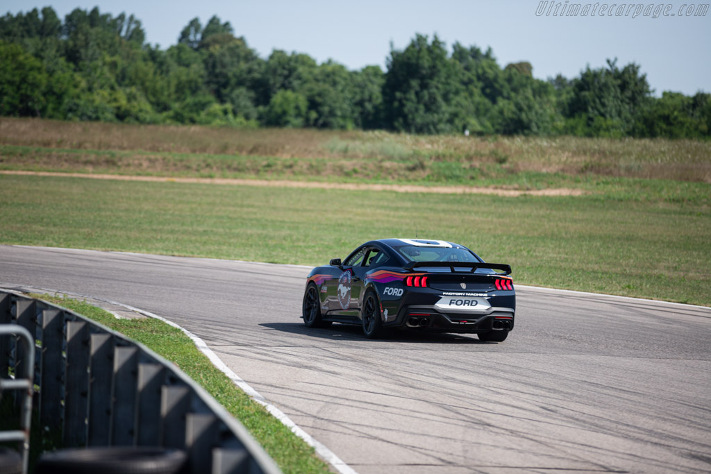 Ford Mustang Black Horse R